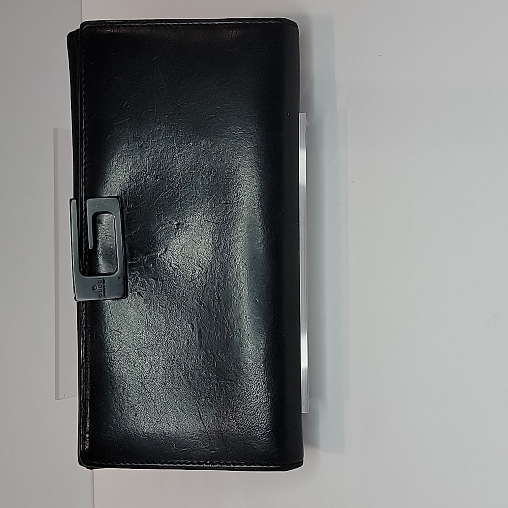 Gucci black leather wallet with logo clasp